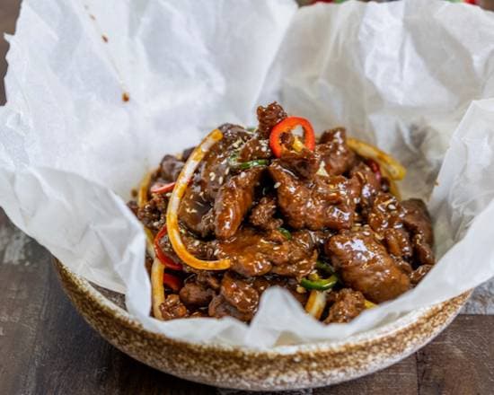 328 Tender Beef Cooked With Sliced Onions & Chilli Sauce (Option Without Chilli) / 生煎小牛肉